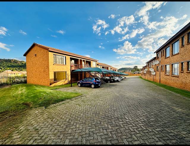 2 BEDROOM TOWNHOUSE FOR SALE IN MEREDALE